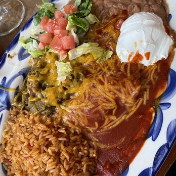 El Pinto - Chicken enchiladas - New Mexican Cuisine Near Me - Albuquerque, New Mexico El Pinto - Chicken enchiladas - New Mexican Cuisine Near Me - Albuquerque, New Mexico