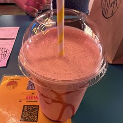 Freedom Cakes - Strawberry milkshake with oat milk