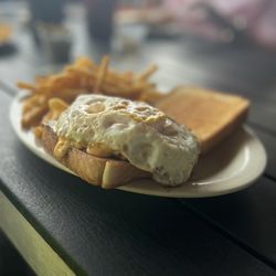 Fins Grill & Icehouse - Sunny Burger & fries