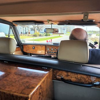 Ascot Limo - Gilles telling us stories - Limos Near Me - Victoria, British Columbia