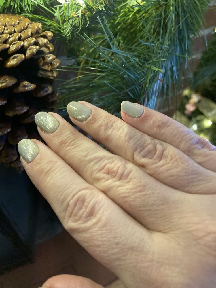 Calming Lotus Nails Logo