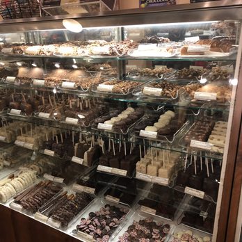 Kilwins Ice Cream - Chocolate - Fudge - Display case - Candy Stores Near Me - Wilmington, North Carolina