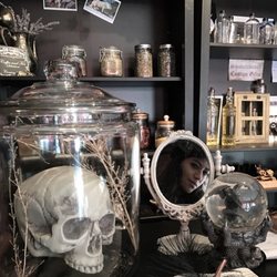 Luna Llena Apothecary - Old World Aesthetics Meets New World Methodology