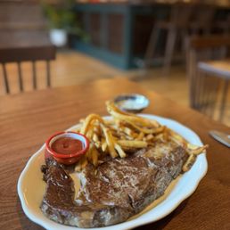 Ribeye with fries