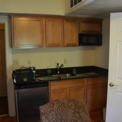 Inns On Bellevue - Kitchen side.