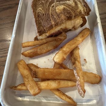 Elliot's Wood Fired Kitchen & Tap - Reuben - Pizza Near Me - Pataskala, Ohio