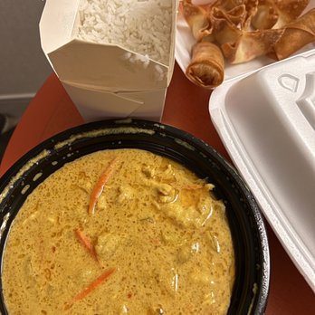 Angel Thai Bistro - Yellow Curry w/ Crab Puffs and Veggie Egg Rolls in the back - Thai Near Me - Phoenix, Arizona Angel Thai Bistro - Yellow Curry w/ Crab Puffs and Veggie Egg Rolls in the back - Thai Near Me - Phoenix, Arizona