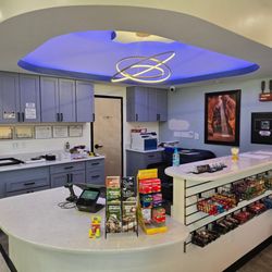 Lake Powell Gateway RV Resort - Receptionist counter.