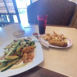 Suzie Wong's Chinese Restaurant - Habachi shrimp with not fresh veggies, fried rice, 1 egg roll, crab wontons, Diet Coke, no service