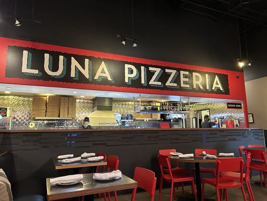 Luna Pizzeria by null