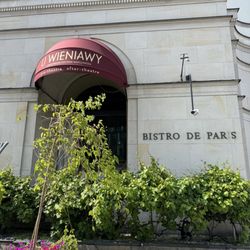 Bistro de Paris - Front of restaurant