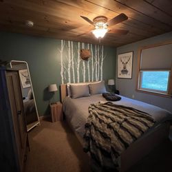 The Hideaway Lost River - Main bedroom