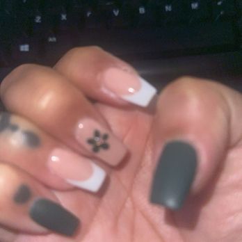 Daisy Nail Bar - Hair Salons Near Me - Sacramento, California