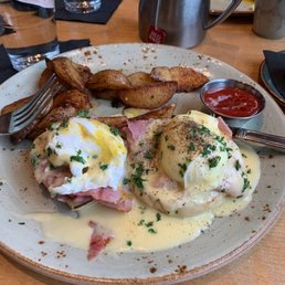 Eggs Benedict