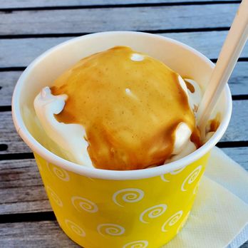 jiji frozen custard - Vanilla with reeses sauce - Food Trucks Near Me