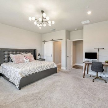 Moser Carpet Repairs - Carpet stretching in bedroom - Carpeting Near Me