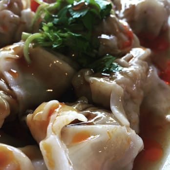 Dolphin Bay - Spicy wontons, perfect balance of vinegar and chili oil - Taiwanese Near Me - Boston, Massachusetts