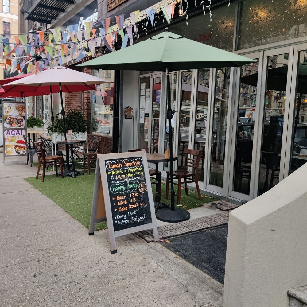 Living Thai - Outdoor dining area - Thai Near Me - New York, New York Living Thai - Outdoor dining area - Thai Near Me - New York, New York