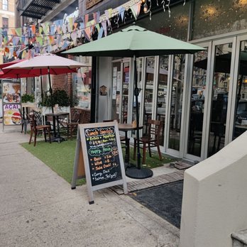Living Thai - Outdoor dining area - Thai Near Me - New York, New York Living Thai - Outdoor dining area - Thai Near Me - New York, New York
