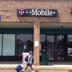 T-Mobile - View from outside the store
