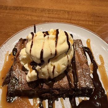 Barrel House Restaurant and Bar - Bourbon Brownie - Whiskey Bars Near Me - Mt. Juliet, Tennessee