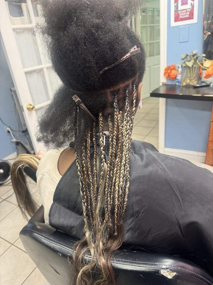 Hair Braiding Club Logo