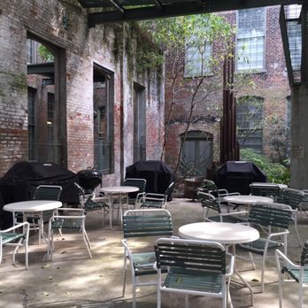Brender Luxury Properties - Relaxing Courtyard - Apartments Near Me - New Orleans, Louisiana Brender Luxury Properties - Relaxing Courtyard - Apartments Near Me - New Orleans, Louisiana