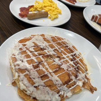 Broken Yolk Cafe - Cinna Cake - Breakfast & Brunch Near Me - Fullerton, California