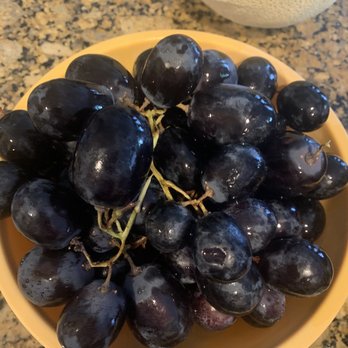 Frisco Fresh Market - Huge grapes at Dan's produce - Farmers Market Near Me - Frisco, Texas