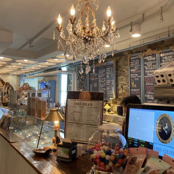 Chat-Colate - Inside - Ice Cream & Frozen Yogurt Near Me - Montreal, Quebec Chat-Colate - Inside - Ice Cream & Frozen Yogurt Near Me - Montreal, Quebec