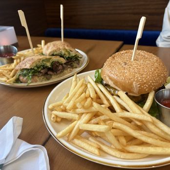 Good Neighbor - Burger and Hanger Steak sandwich - American Near Me - Sacramento, California