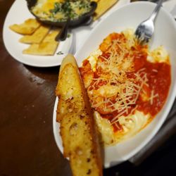 White River Fish House - Shrimp Bonetti, garlic bread & spinach artichoke dip