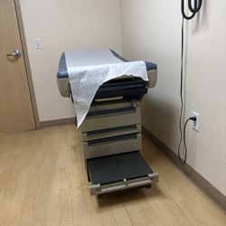 Lakeside Community Healthcare - Burbank - Waiting room