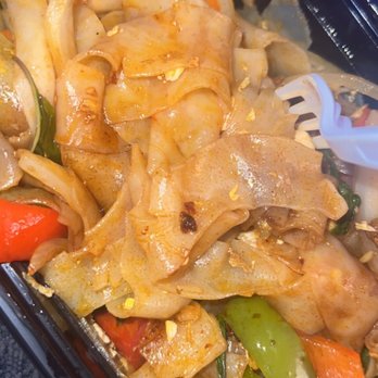 Ocha Thai Restaurant - Chicken Drunken Noodles - Thai Near Me - Bakersfield, California Ocha Thai Restaurant - Chicken Drunken Noodles - Thai Near Me - Bakersfield, California