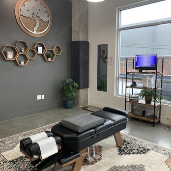 Innate Family Chiropractic - Beautiful adjustment space - Chiropractors Near Me - Leawood, Kansas Innate Family Chiropractic - Beautiful adjustment space - Chiropractors Near Me - Leawood, Kansas