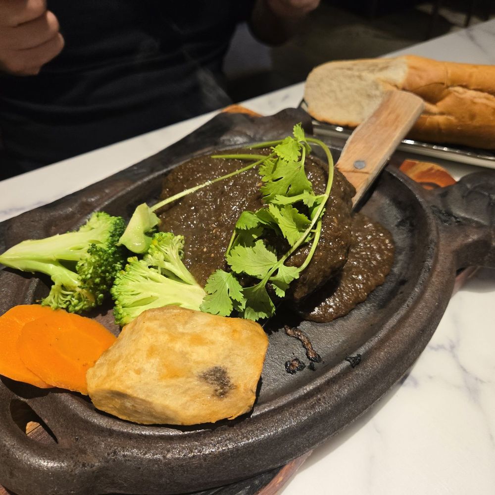 Favori Restaurant - Filet mignon - Vietnamese Near Me - Garden Grove, California Favori Restaurant - Filet mignon - Vietnamese Near Me - Garden Grove, California