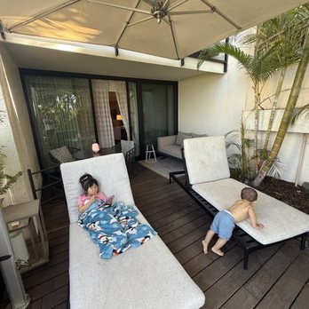 Wailea Beach Resort - Marriott, Maui - Ground level suite with lanai lounger and couch and table on our deck - Hotels Near Me - Wailea, Hawaii Wailea Beach Resort - Marriott, Maui - Ground level suite with lanai lounger and couch and table on our deck - Hotels Near Me - Wailea, Hawaii