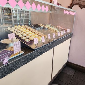 Nadia Cakes TEST - Cupcakes pt 1 - Bakeries Near Me - Palmdale, California