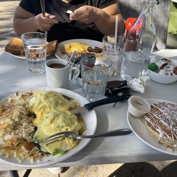 Madison Park Kitchen - Portabello mushroom Benny with hash browns and pumpkin pancakes - Breakfast & Brunch Near Me - Forest Park, Illinois