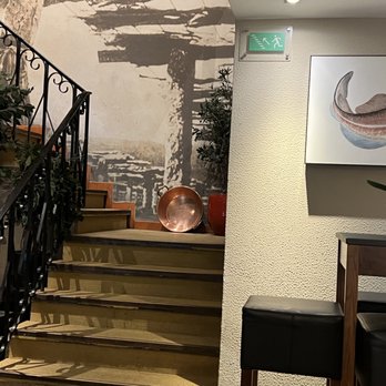 Restaurante Laurentina - Stairs leading downstairs to 2nd dining area - Portuguese Near Me - Lisbon, 11