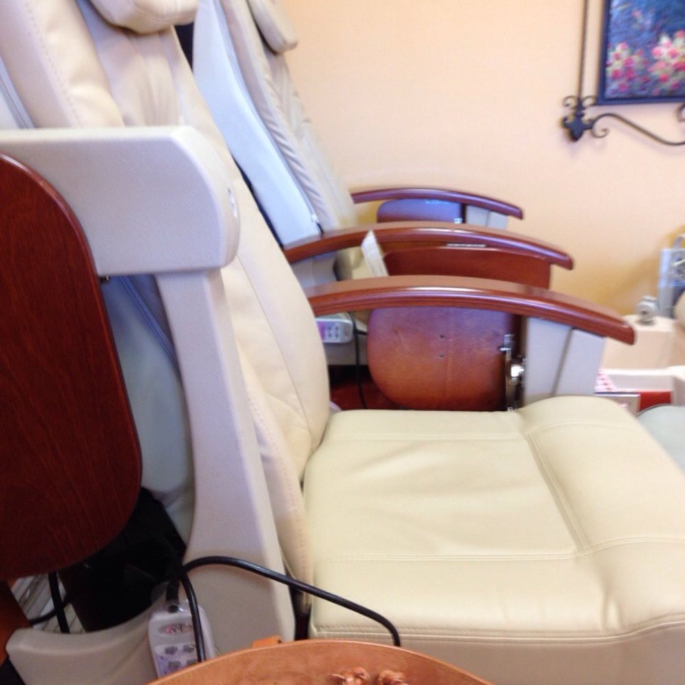 The only thing better than the massage chair is the heated relaxation neck wrap around you. The only thing better than the massage chair is the heated relaxation neck wrap around you.