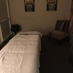 Khouri Chiropractic & Health Solutions - Massage room