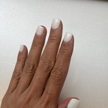 Milano Nail Spa Galleria - Left hand - Nail Salons Near Me - Houston, Texas