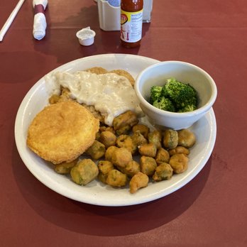 Patty's Kitchen - Country fried steak perfection.  Sorry I snacked on the broccoli before taking this photo. - American Near Me - Dublin, Virginia