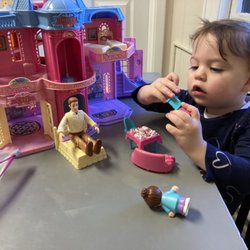IM Speech Teletherapy - Interactive language therapy uses hands on pretend play.
