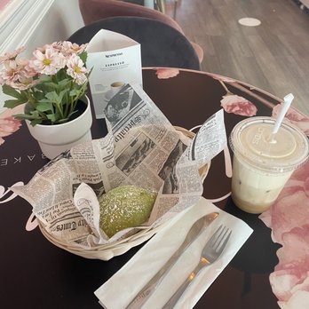 Olenka Peruvian Bistro - Caprese Empanada !(: With Iced Macchiato, Milk Foam/Caramel/Vanilla - Bakeries Near Me - Weston, Florida