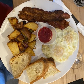 Salmon Creek Cafe - OG Breakfast Plate with over easy eggs and Italian toast - Breakfast & Brunch Near Me - Burien, Washington Salmon Creek Cafe - OG Breakfast Plate with over easy eggs and Italian toast - Breakfast & Brunch Near Me - Burien, Washington
