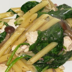 Panis Cafe - Pennette - pollo, spinaci, funghetti & olive.