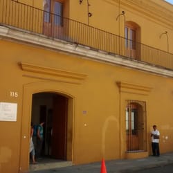 Bliblioteca Andrés Hernetrosa - Fachada de la biblioteca