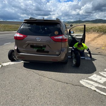 Abi's Towing and Transport - Aaron at work, getting my minivan onto a Dolly. Very secure! - Towing Near Me Abi's Towing and Transport - Aaron at work, getting my minivan onto a Dolly. Very secure! - Towing Near Me
